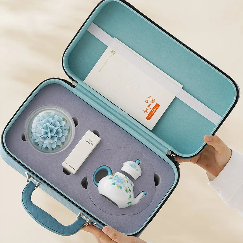 Diffuseur d'huiles essentielles en céramique artisanale à l'effigie d'une hortensia + théière